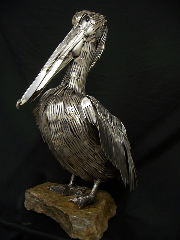 Scultura di Gary Hovey: pellicano