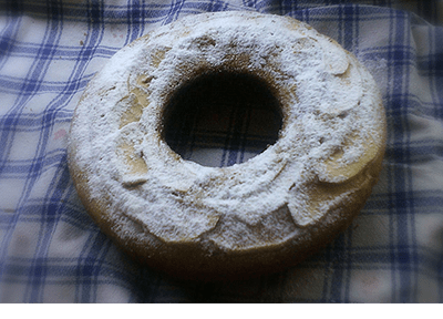 Ciambellone alle mele con zucchero a velo